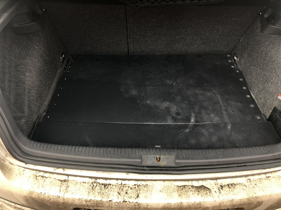 Корабельный Тик в багажник — Volkswagen Golf Mk5, 2 л, 2006 года ...