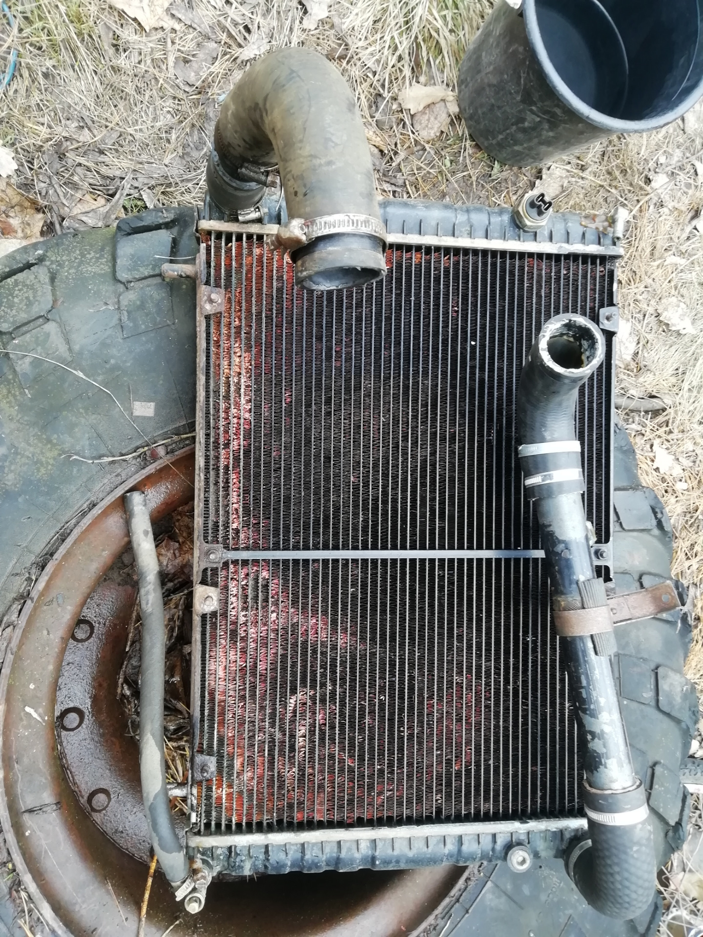 Выкидывает ОЖ через расширительный бачок. — ГАЗ 3110, 2,3 л, 2002 года ...