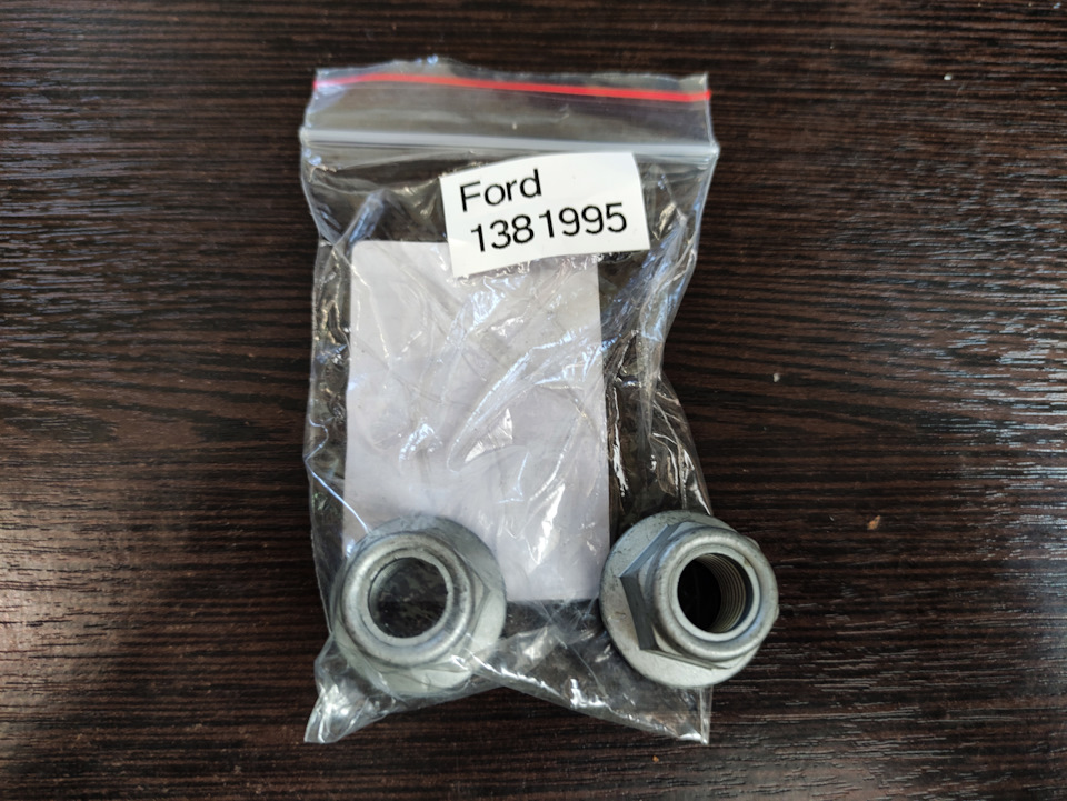 Фото в бортжурнале Ford Mondeo III. Запчасти на фото: 1381995