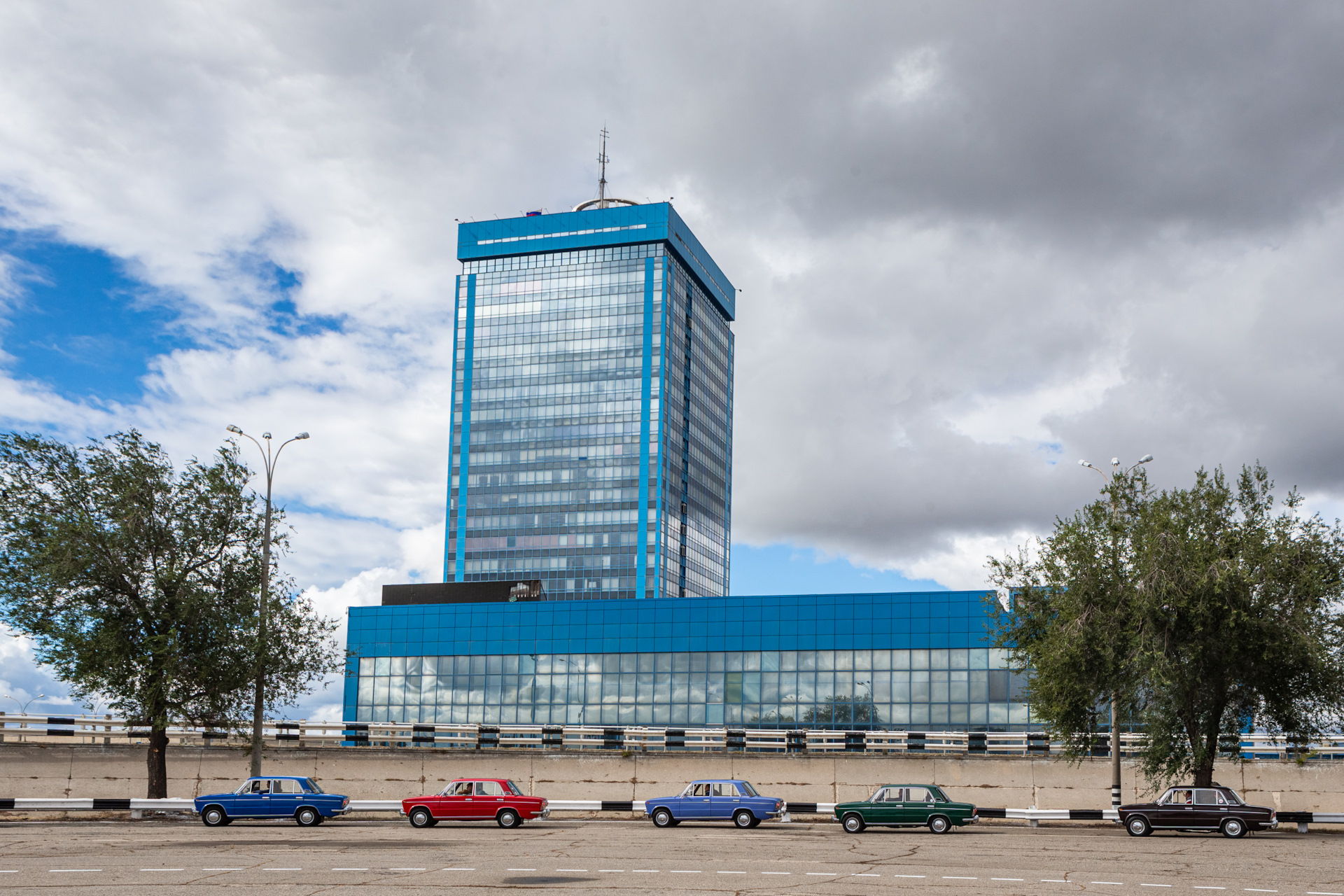 АВТОВАЗ Самара. АВТОВАЗ высотка. АВТОВАЗ Тольятти Самарская область. Высотка АВТОВАЗ внутри.