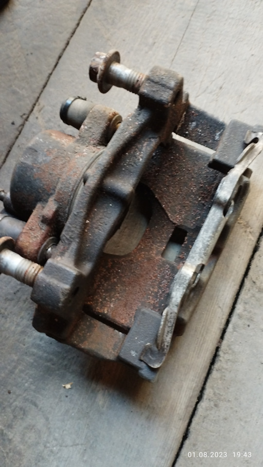 Тормозной суппорт на Ford Galaxy (Mk III), Ford Mondeo IV, Ford S-Max ...
