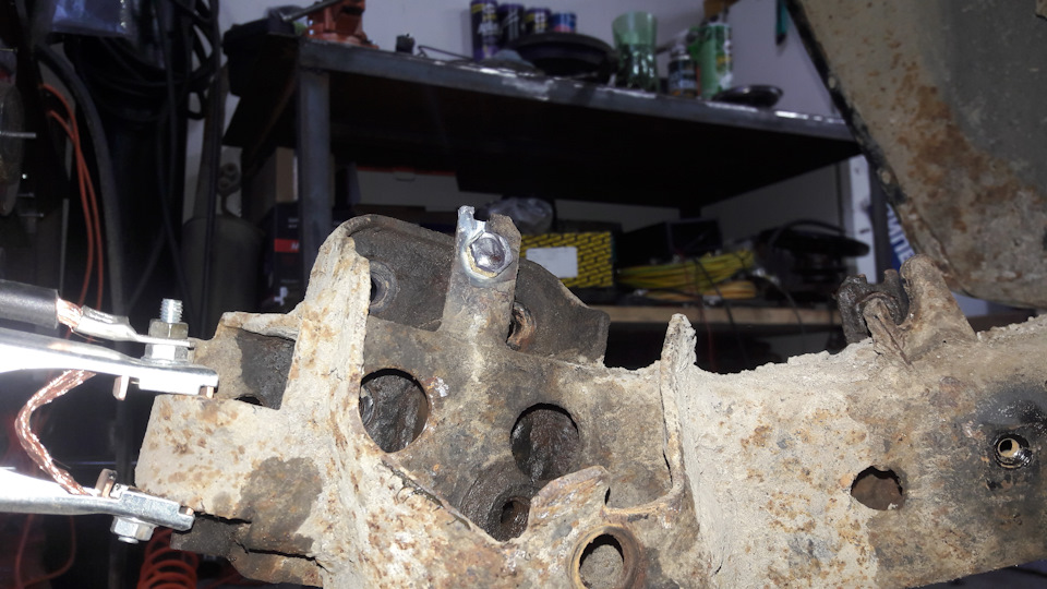 Часть 8. Большой ремонт. Снятие задних стоек и балки. — Mazda Demio (1G ...