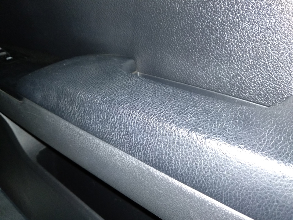 yEAAAgCUiOA 960 Как натянуть кожу на подлокотнике автомобиля