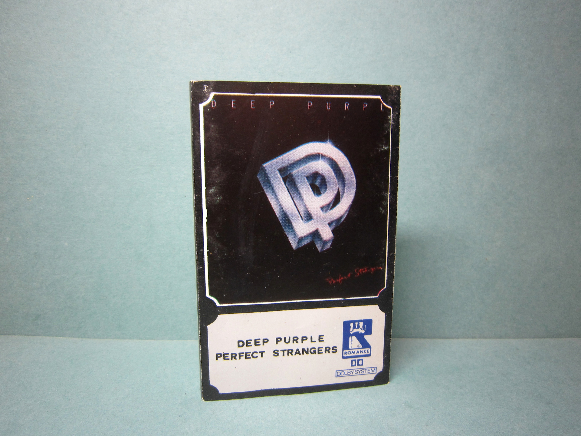 Перфект стренджерс дип перпл. Deep Purple perfect strangers. Deep Purple Cassette. Deep Purple perfect strangers 1984 обложка. Автографы дип перпл.