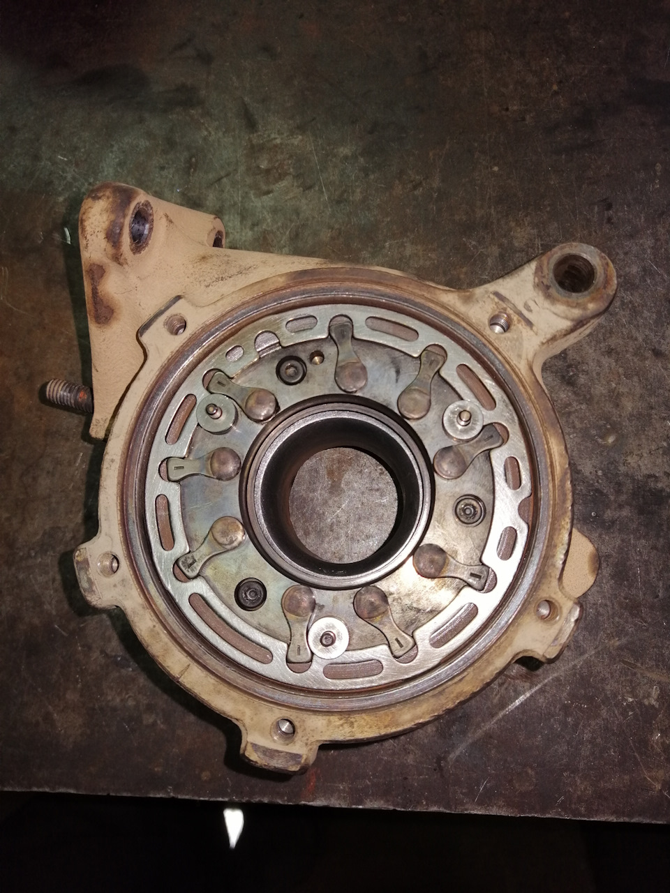 81. Чистка геометрии турбины. — Volkswagen Passat Variant (B3), 1,9 л ...