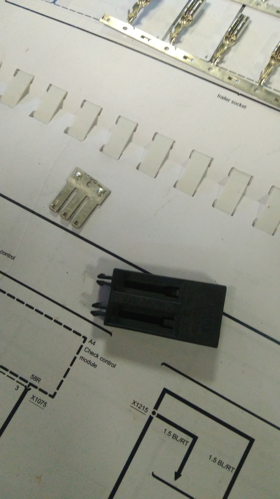 Изолируюший корпус — BMW 3 series Touring (E36)