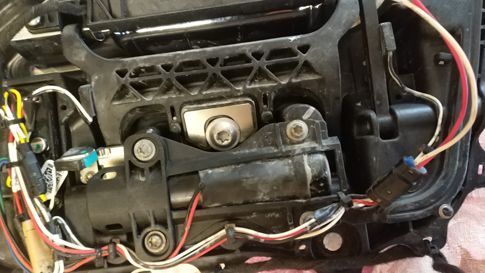 Ремонт пассажиркой водительской ручки. — Tesla Model S, 2013 года ...