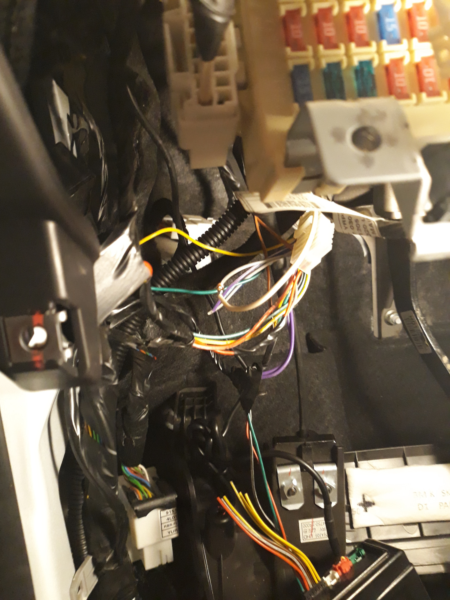 Установка активатора замка багажника — Hyundai Solaris, 1,4 л, 2014 ...