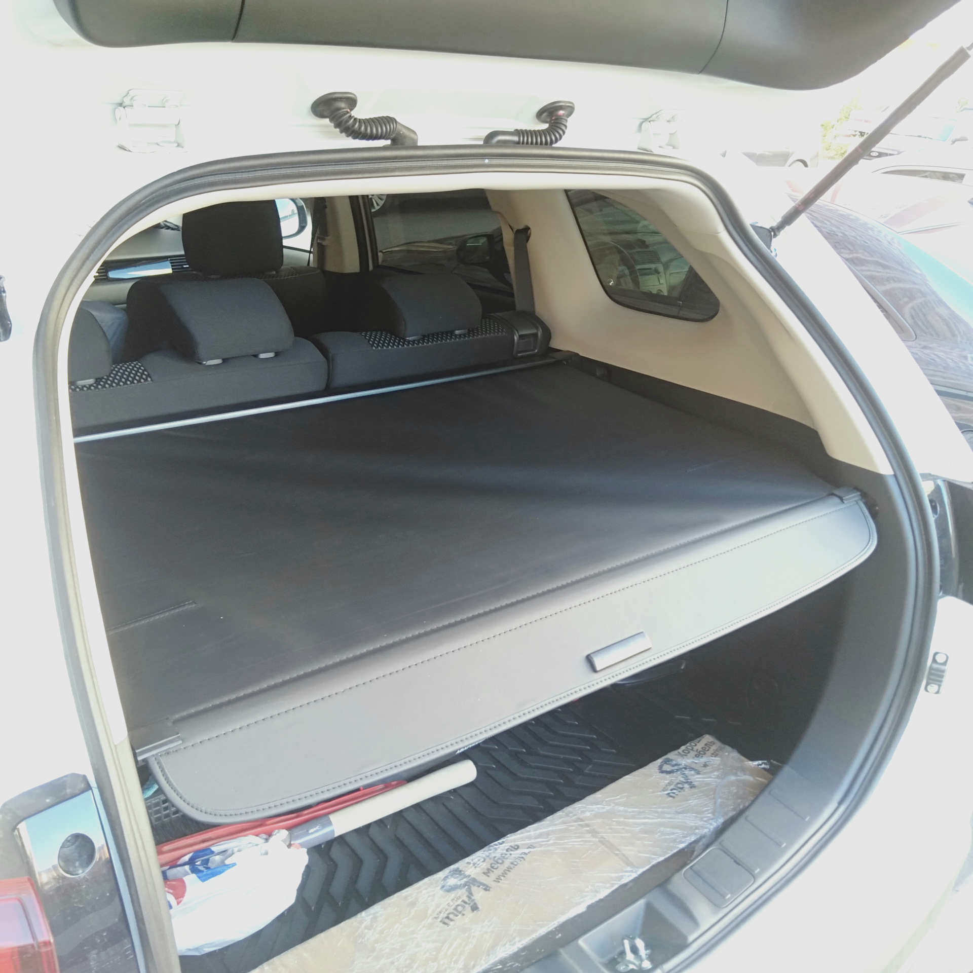 Шторка багажника аутлендер 3. Шторка в багажник Митсубиси Аутлендер 3. Шторка багажника Мицубиси Аутлендер 3. Шторка багажника Mitsubishi Outlander.