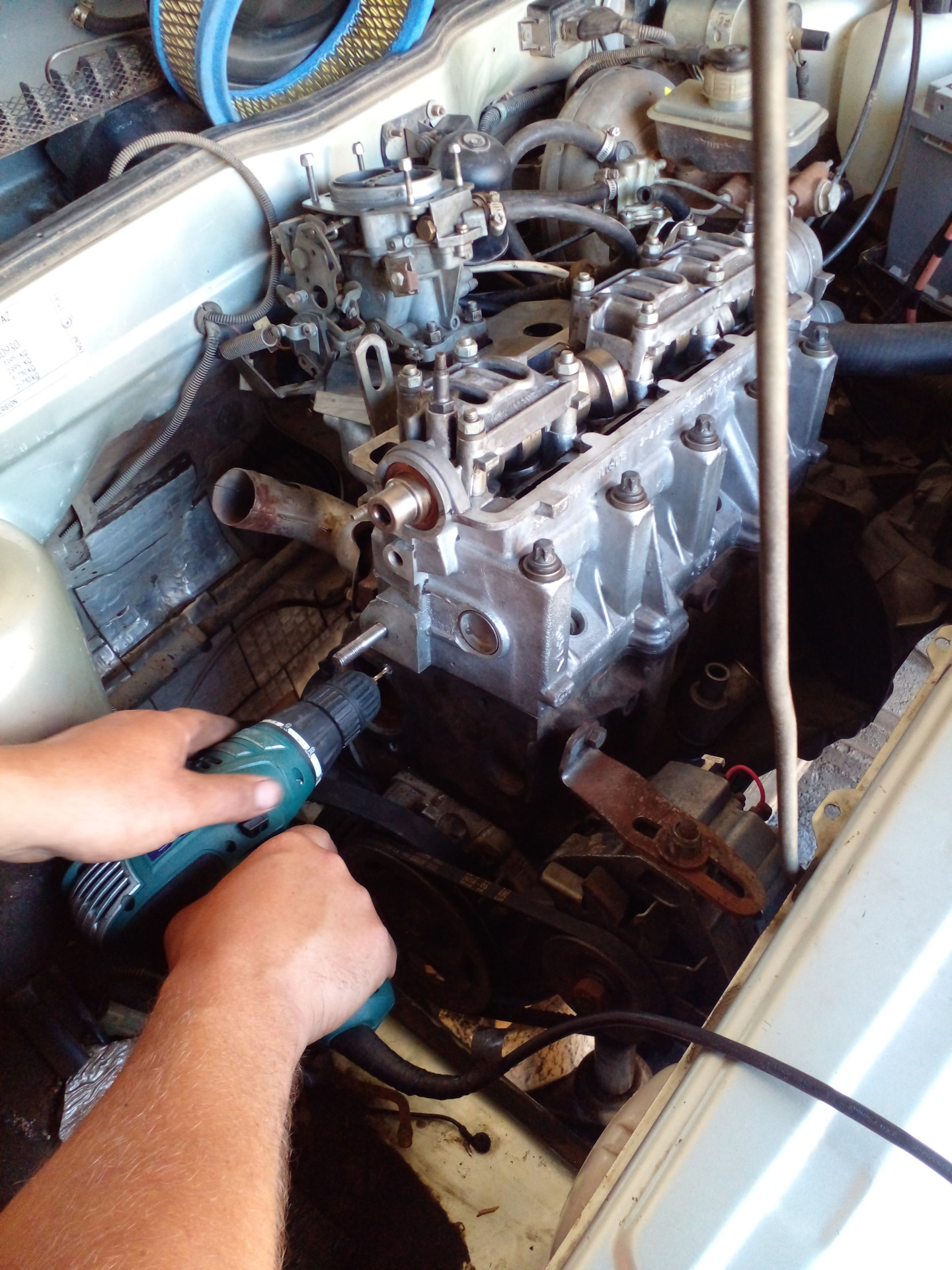 Обломался болт крепления помпы — Lada 21093, 1,5 л, 2003 года | поломка ...