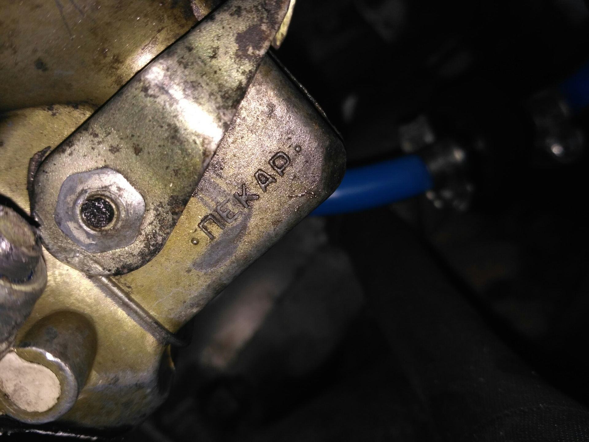 Механический бензонасос ваз 2107. Толкатель бензонасоса ваз 21213. Шток привода бензонасоса ваз 2107. Шток бензонасоса ваз 2101. Бензонасос ваз регулировка.