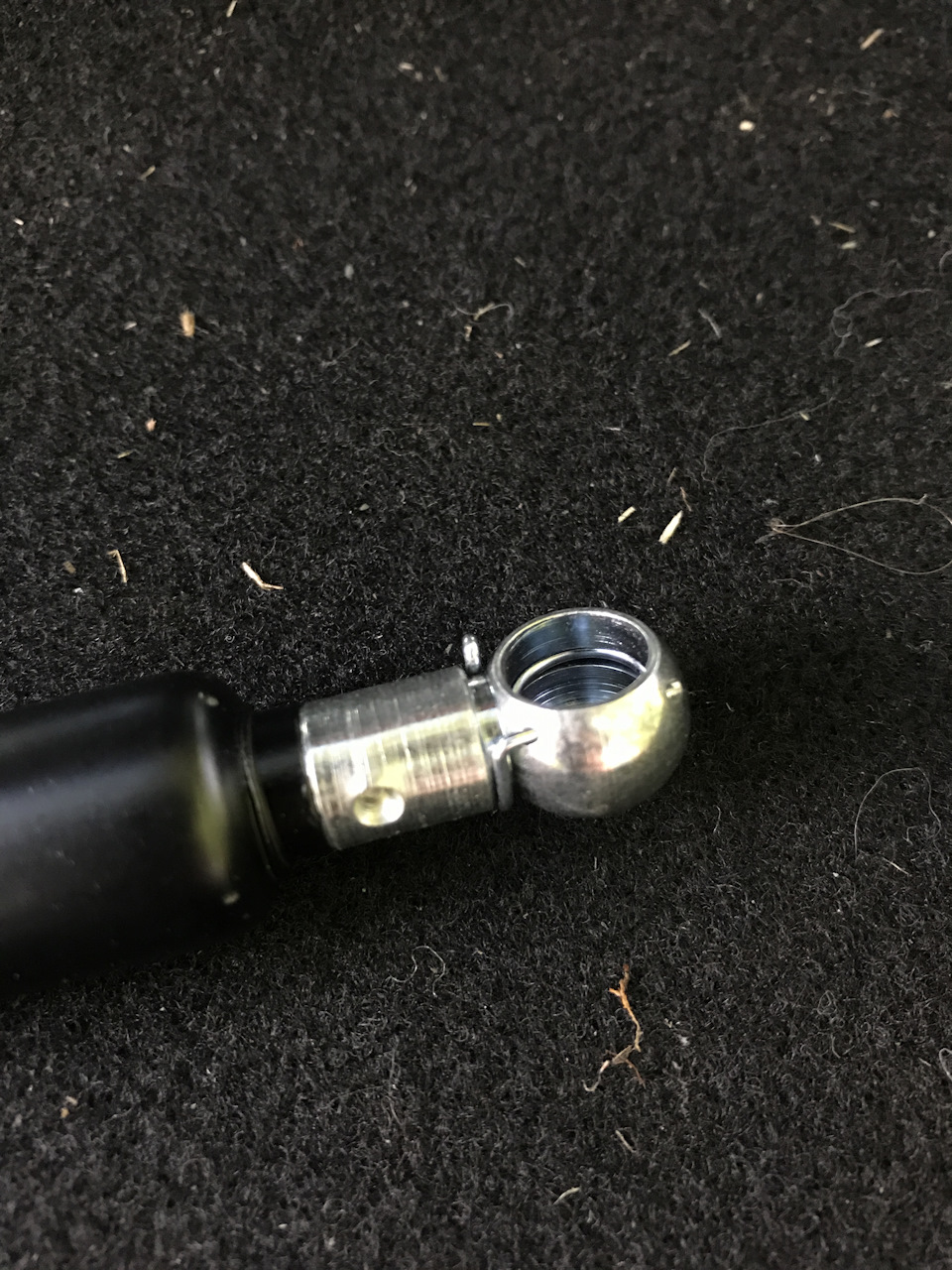 Замена газовых стоек багажника — DRIVE2