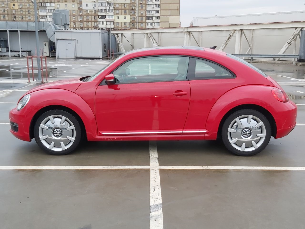 Volkswagen beetle a5. Диски VW Beetle a5. VW Beetle a5 Wheels. VW New Beetle красный. Фольксваген Битл колеса r18.