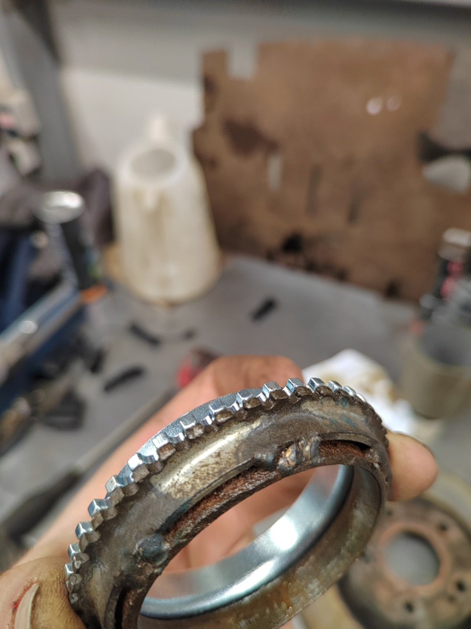 Зазор датчика абс камаз 53605. Зазор датчика скорости. Зазор датчика абс полуприцепа. Зазор датчика абс камаз. Зазор датчика абс.