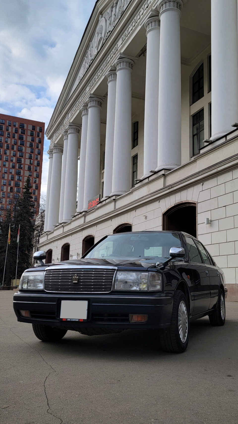 Краун на фотосессии! — Toyota Crown (S150), 2 л, 1999 года | рейтинг и  продвижение | DRIVE2