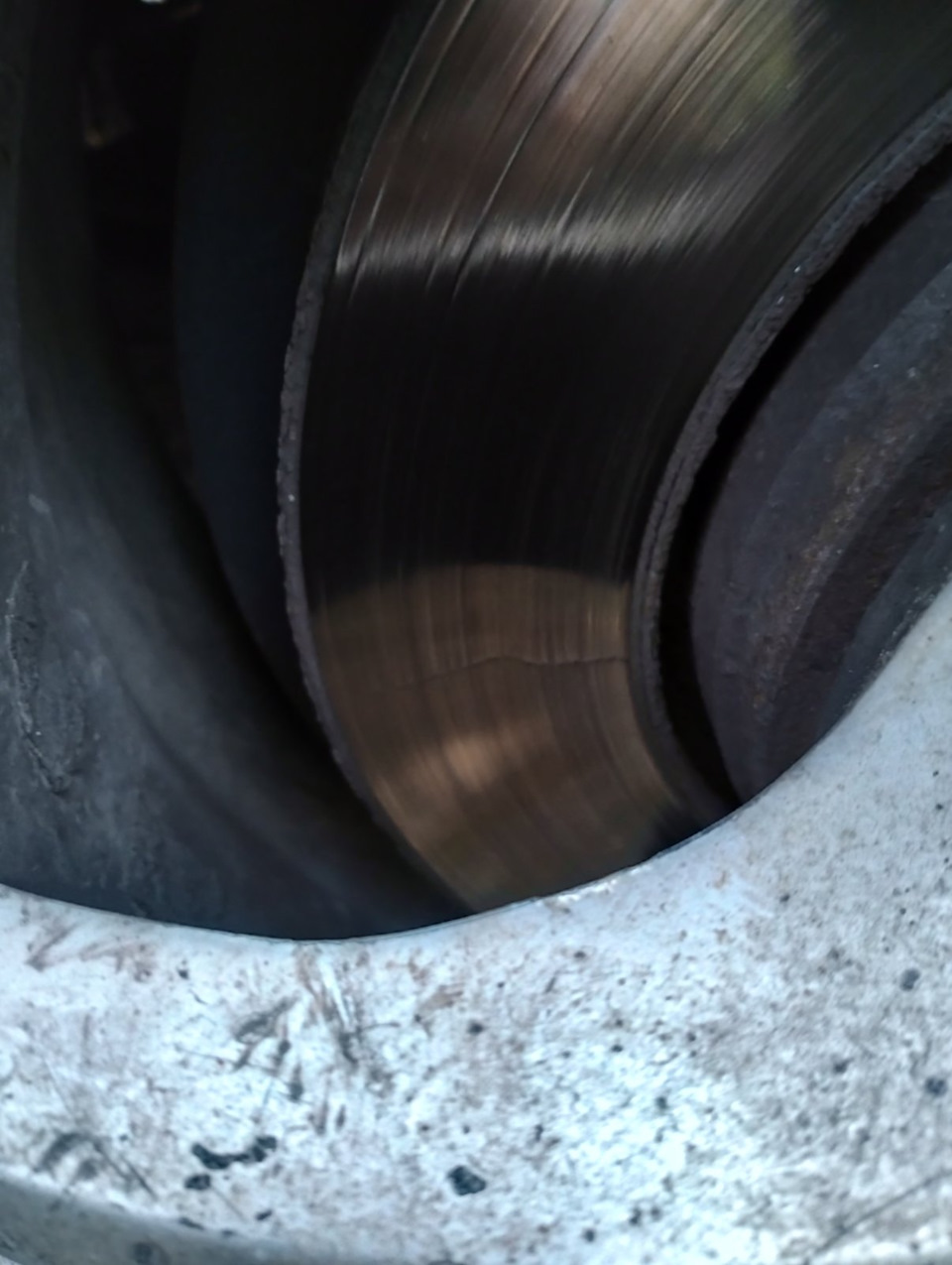 Трещина в тормозном диске( а может нет) — Volkswagen Transporter T5, 1 ...