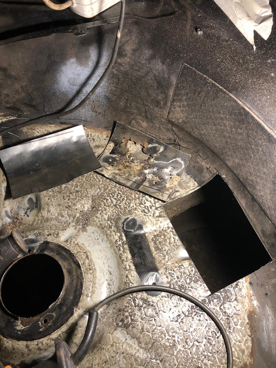 Кузов. Заплатки. Ниша запасного колеса. — Saab 9000, 2,3 л, 1994 года ...