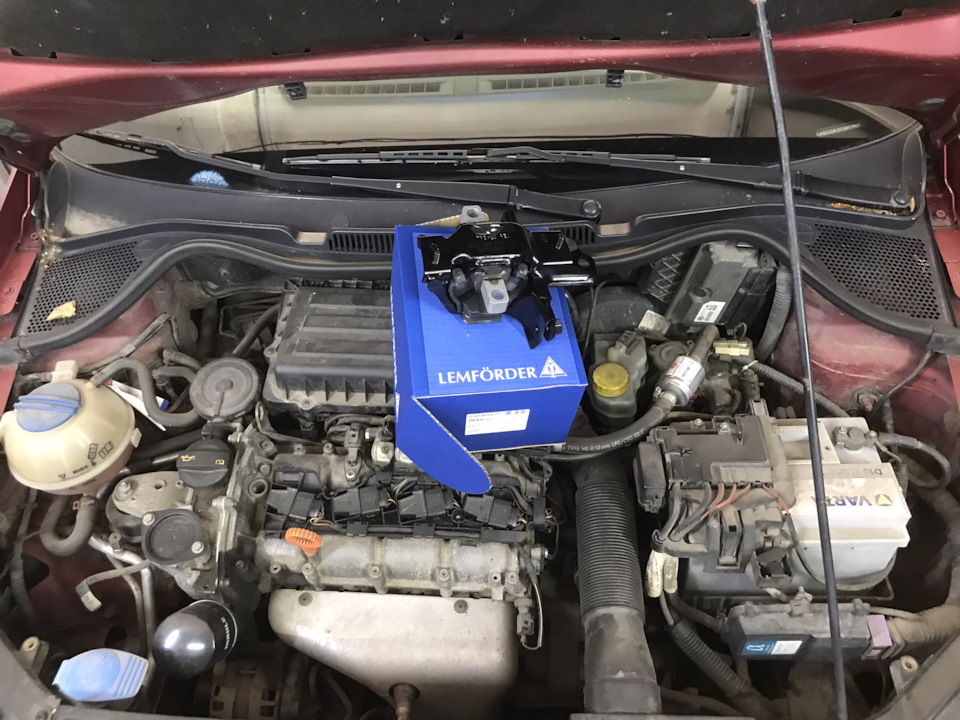 Замена Подушки Двигателя — Volkswagen Polo Sedan, 1,6 л, 2011 года ...