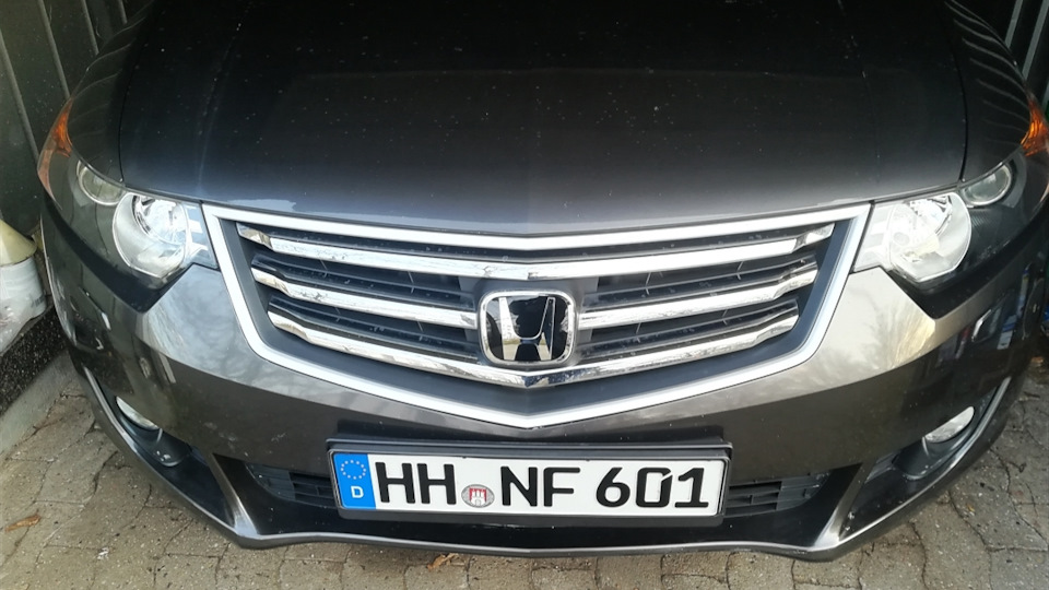 Выбивает пятый предохранитель в ногах водителя и блокирует селектор ...