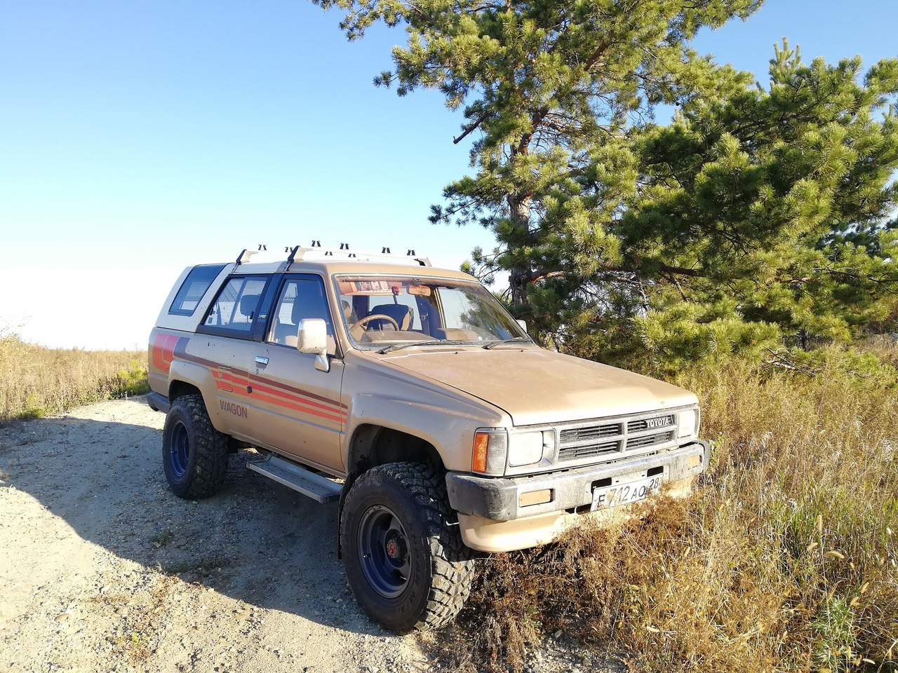 Шины toyota hilux surf. Тойота Хайлюкс Сурф 1987 года. Тойота Hilux 1987 года. Тойота Сурф 1987 3.0. Тойота Сурф 1987 года выпуска.