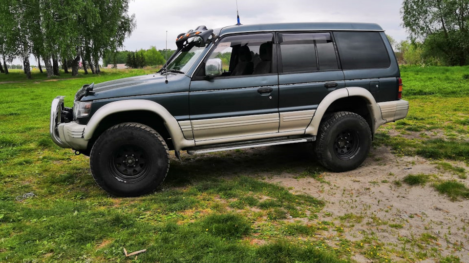 Mitsubishi Pajero 2.5 1993. Паджеро 2 'DJ. Машина Паджеро а 1 слово какие машины бывают с продолжением Pajero.