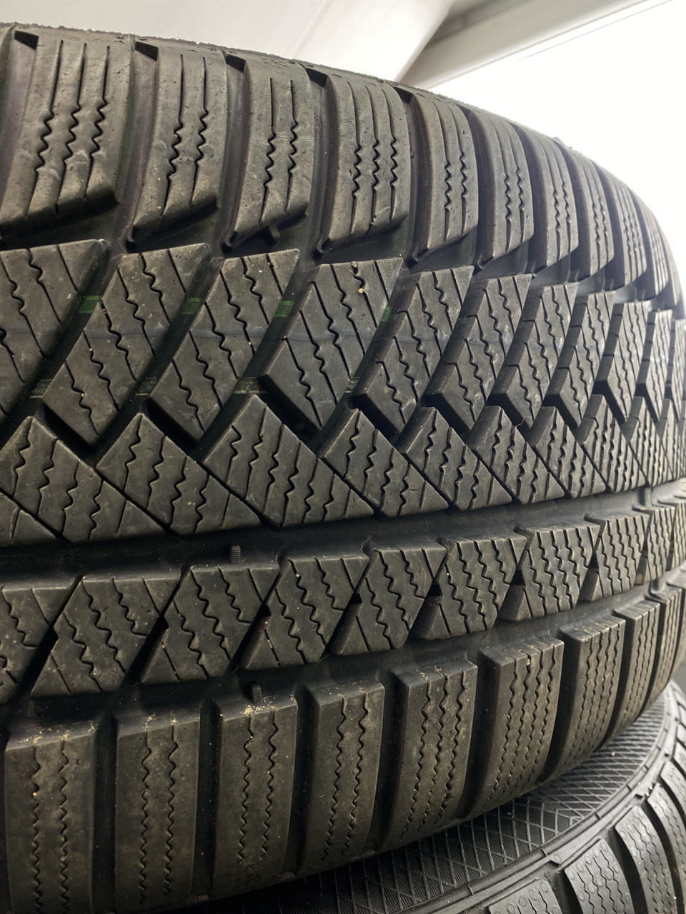 Продаю резину continental — Volvo S80 (2G), 2,5 л, 2008 года | шины ...