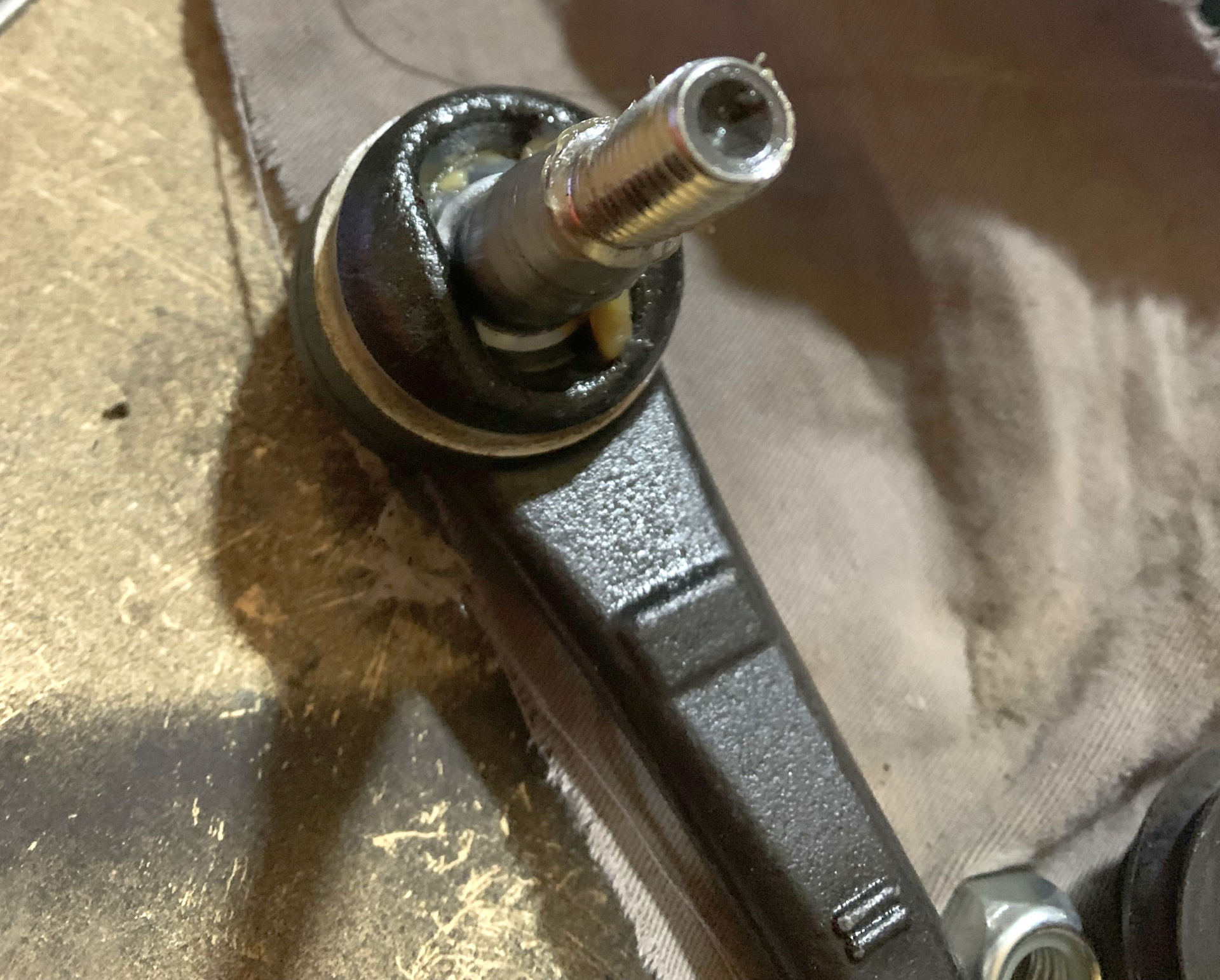 Замена наконечника левой рулевой тяги и стойки стаба правого — Peugeot ...