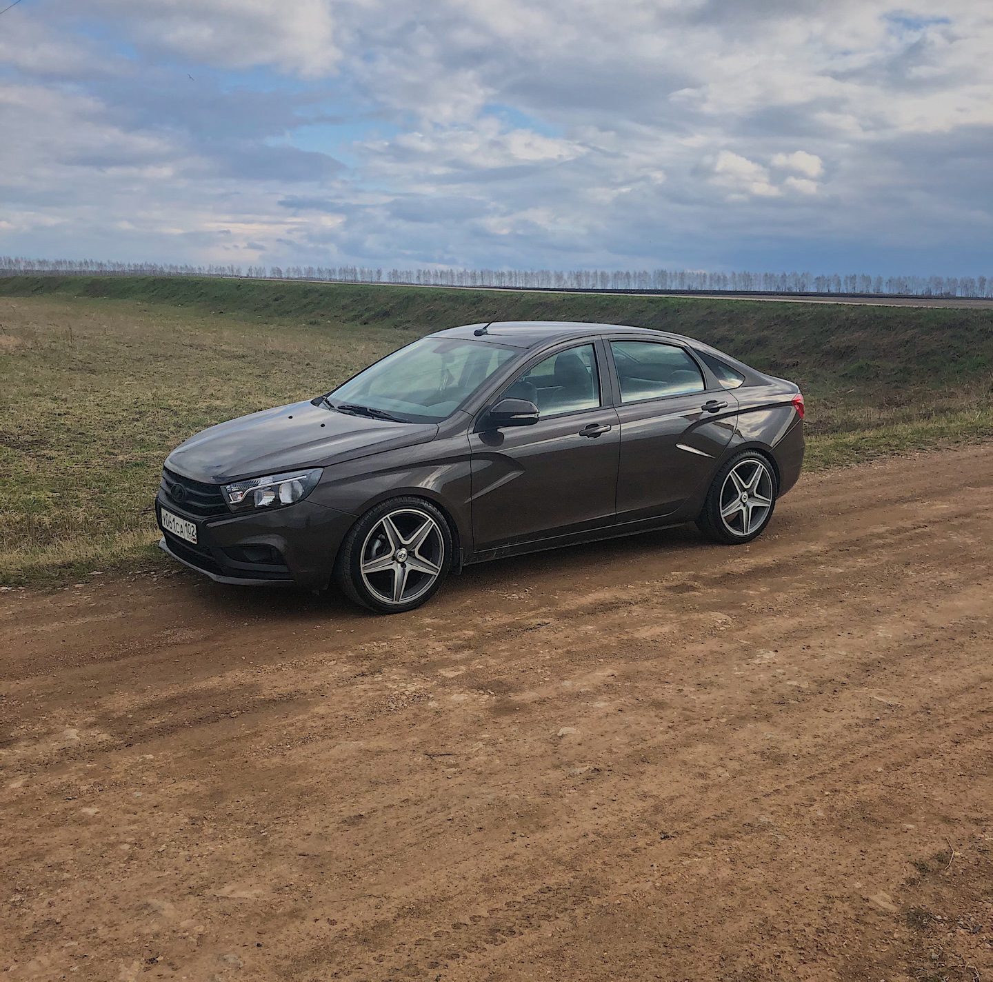 Advan AVS model 7 на Lada Vesta