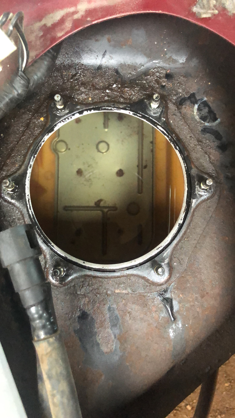 Замена топливного фильтра в баке. — Mitsubishi Galant (8G), 2,5 л, 1998 ...