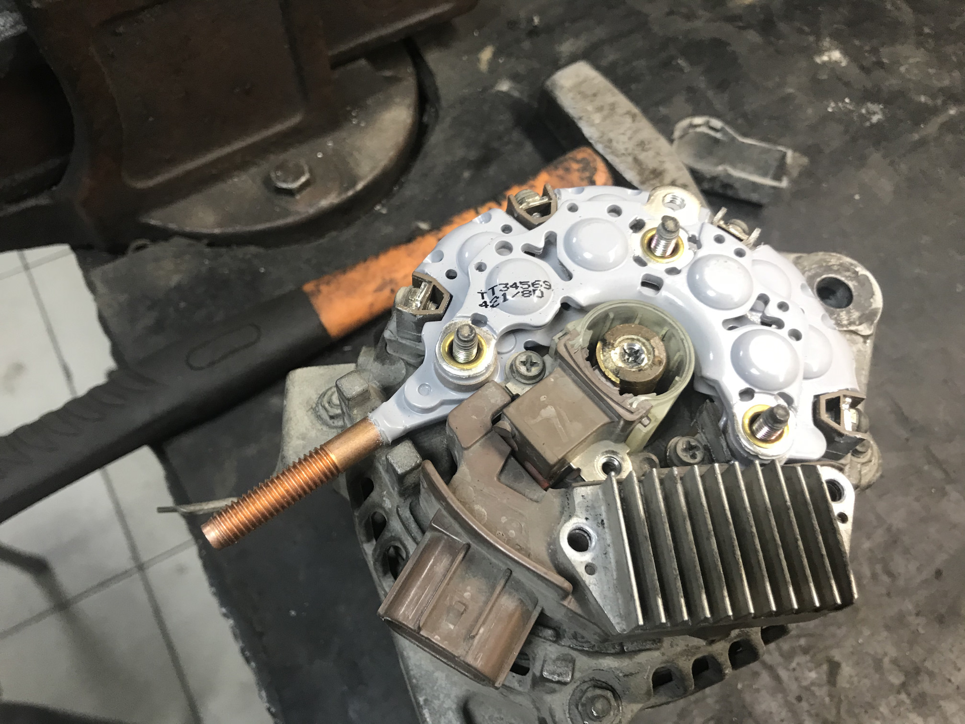 Вой генератора на низких оборотах. — Toyota Mark II (100), 2,5 л, 1997 ...