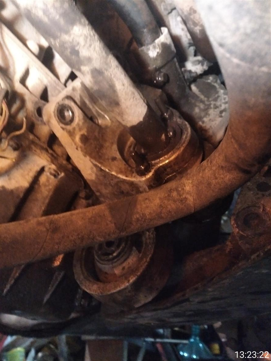 Подшипник балансира промежуточного вала, нижний сайлентблок, замена ...