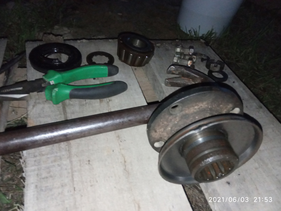 Втулка полуоси уаз профи. Фланец ступицы переднего моста уаз. Стакан переднего моста уаз. Стакан переднего моста уаз. Стакан шестерни колёсного редуктора 469-2307095.