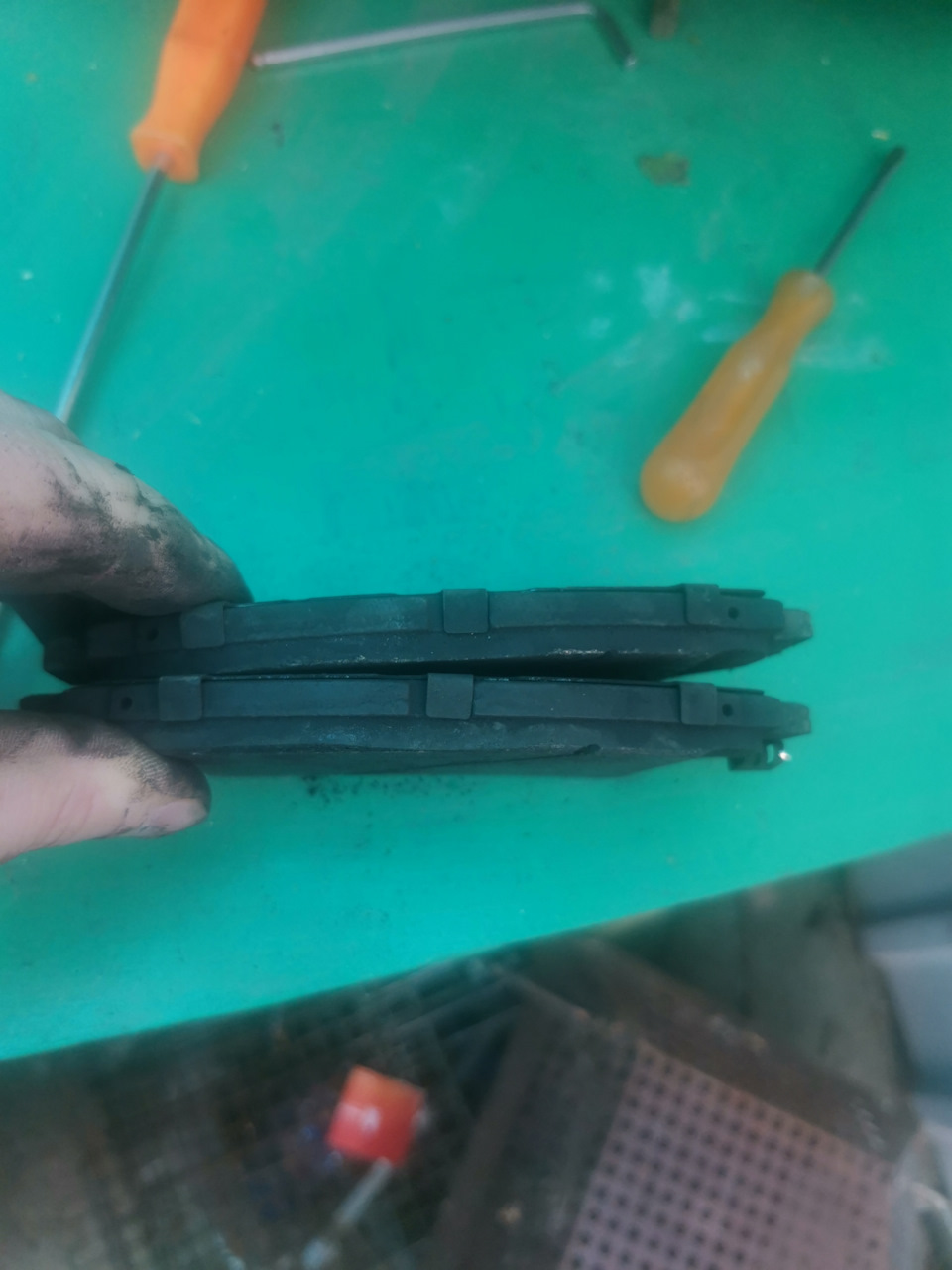 Замена колодок — Toyota Crown (S150), 3 л, 1997 года | расходники | DRIVE2