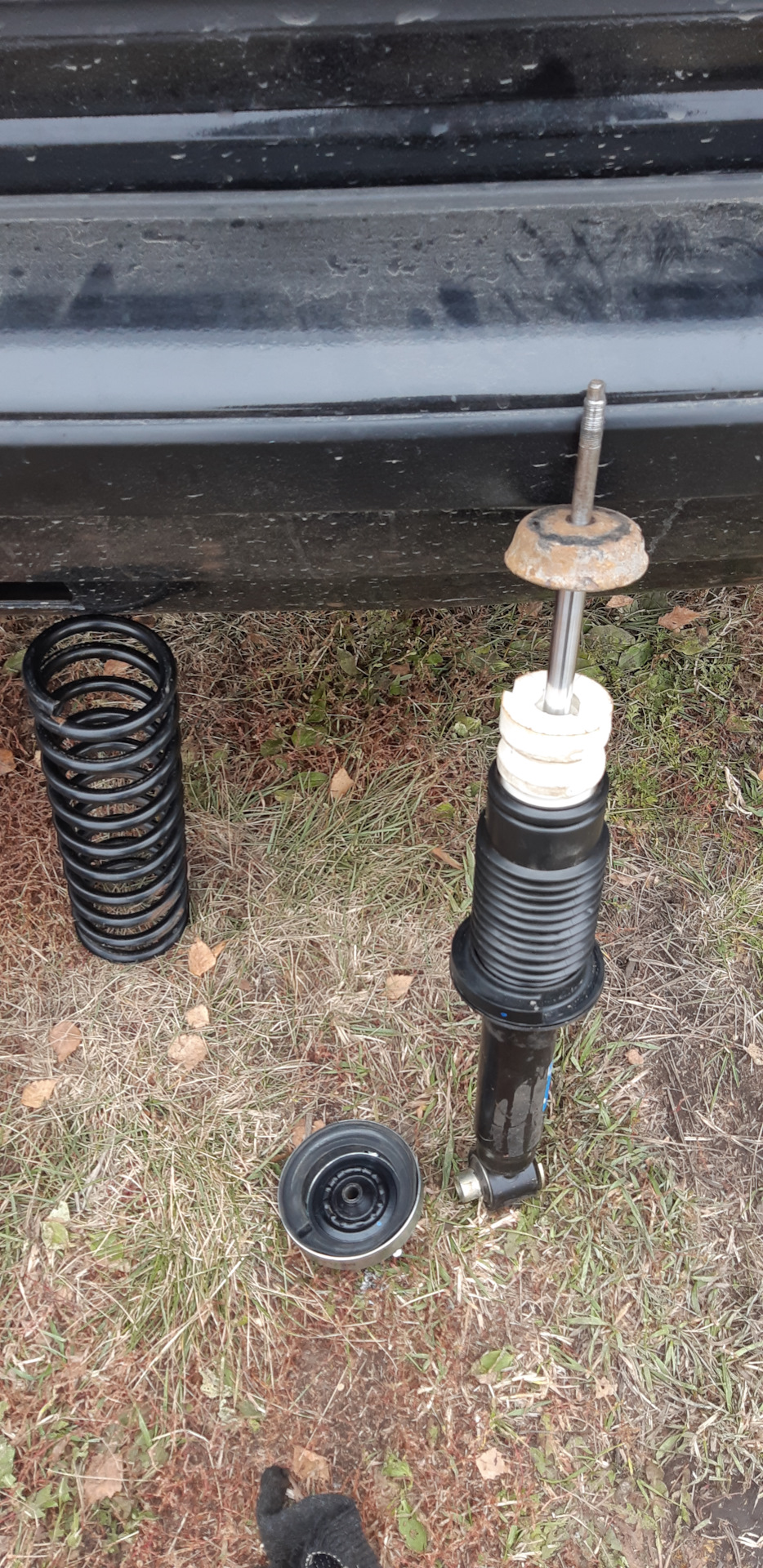 10 Прокачиваем перед установкой амортизатор, собираем. — BMW 5 series (E34)