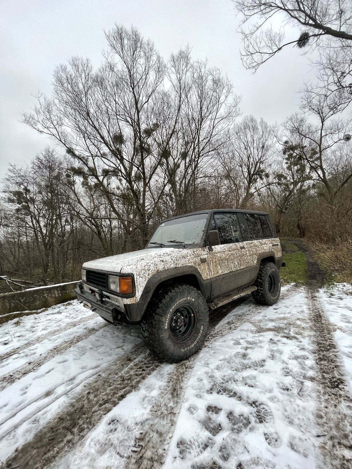 Не заводится на горячую 2.6 4ze1 😡😡😡 — Isuzu Trooper (1G), 2,6 л, 1991  года | помощь на дороге | DRIVE2