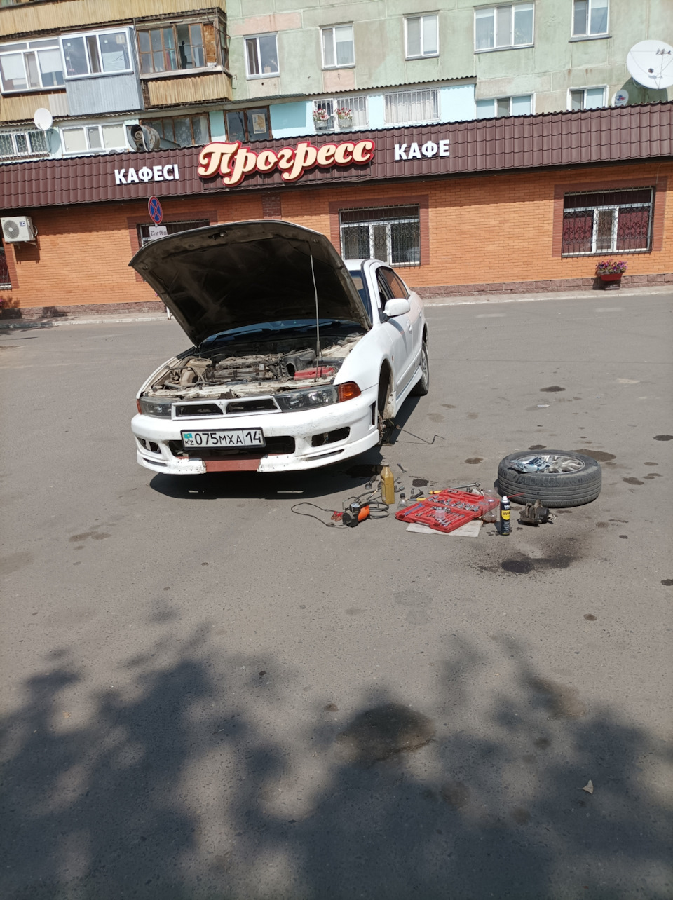 Заклинил поршень в суппорте — Mitsubishi Galant (8G), 1,8 л, 1997 года ...