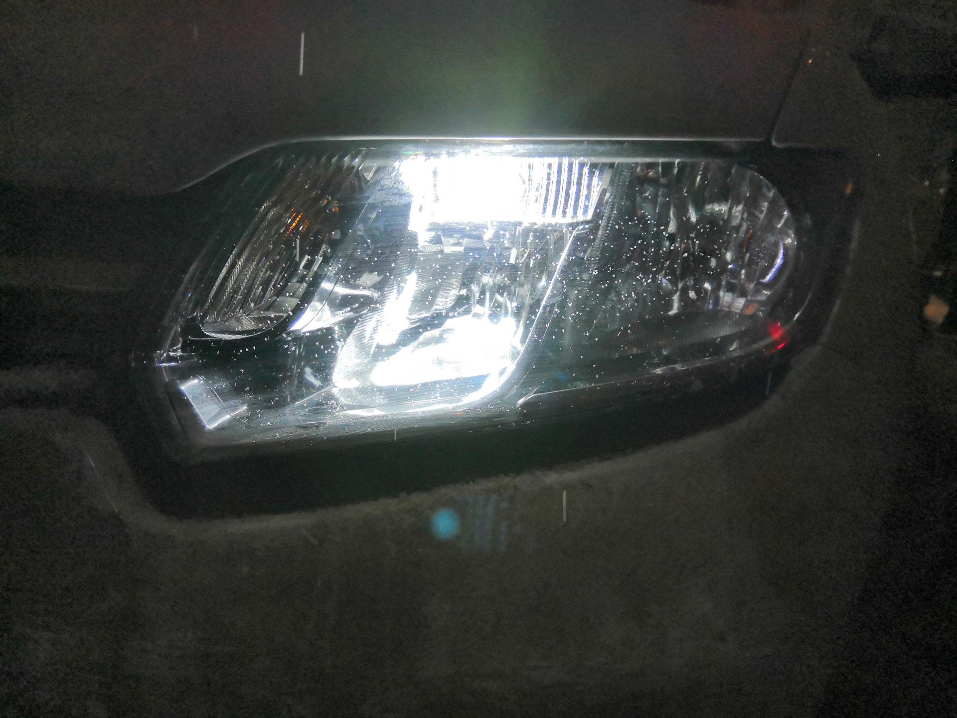 LED на ЛЁД или белые ДХО — Renault Logan (2G), 1,6 л, 2017 года ...
