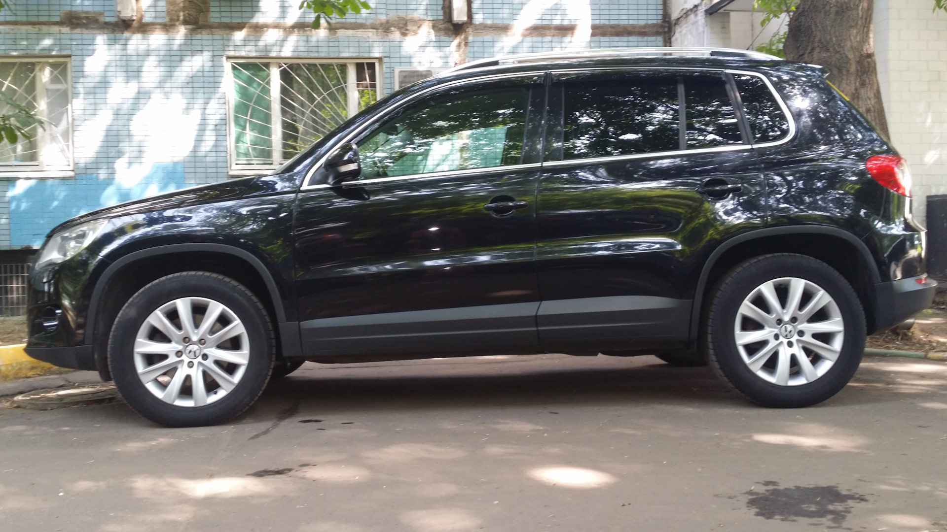 Volkswagen Tiguan (1G) 2.0 бензиновый 2010 | Черный полный привод на DRIVE2