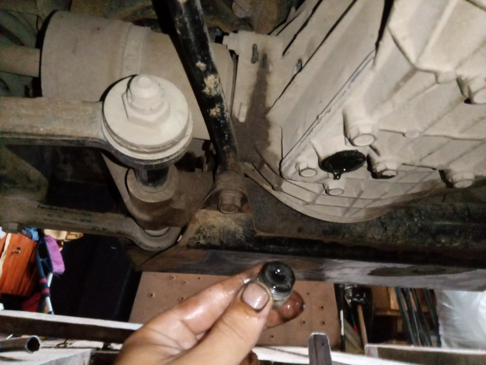 Замена масла в трансмиссии Нивы шеви — Chevrolet Niva, 1,7 л, 2005 года ...