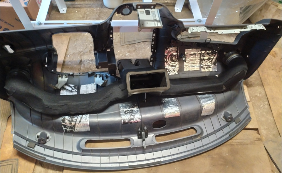 Частично оклеил торпедо остатками виброизоляции — Daewoo Matiz (M100/M150)