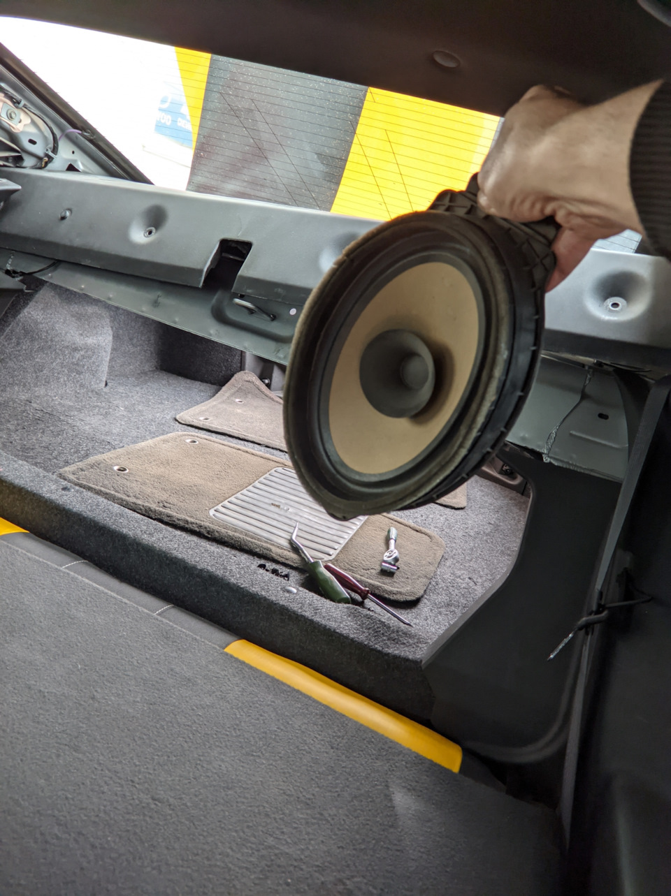 Захрипел динамик. Ремонт. — Chevrolet Camaro V, 3,6 л, 2010 года ...