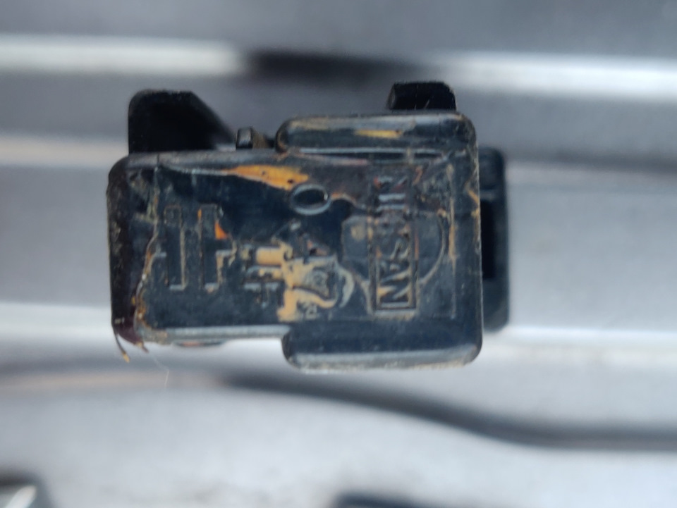 Конденсатор зажигания — Infiniti I30/I35 (2G), 3 л, 2000 года ...