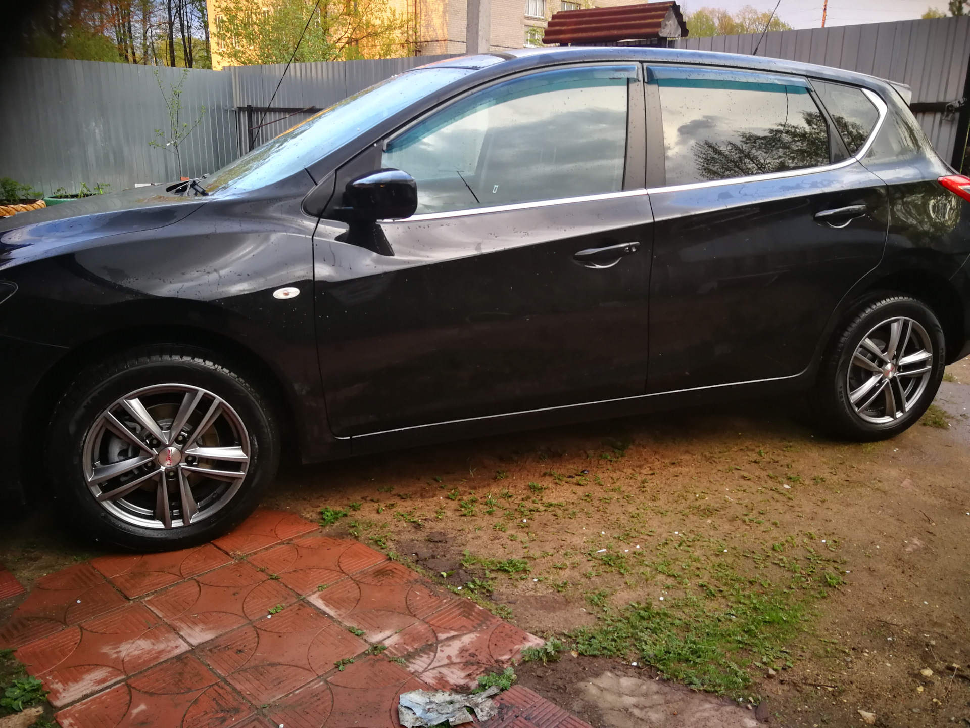 Резина на лето на дисках. — Nissan Tiida (2G), 1,6 л, 2015 года | шины ...