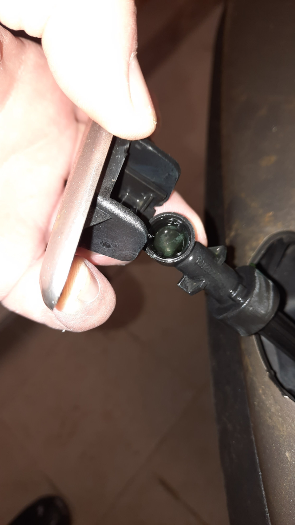 Развалился очиститель фар — Volvo XC70 III, 2,4 л, 2014 года | поломка ...