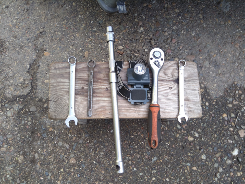 Подтяжка ремня генератора — Nissan Cube II, 1,4 л, 2003 года | просто ...