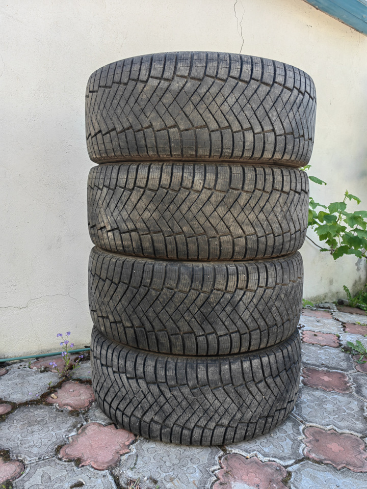 Шины зимние нешипованные Pirelli 255/45 R20 на Geely Monjaro. Б/у | 88 ...