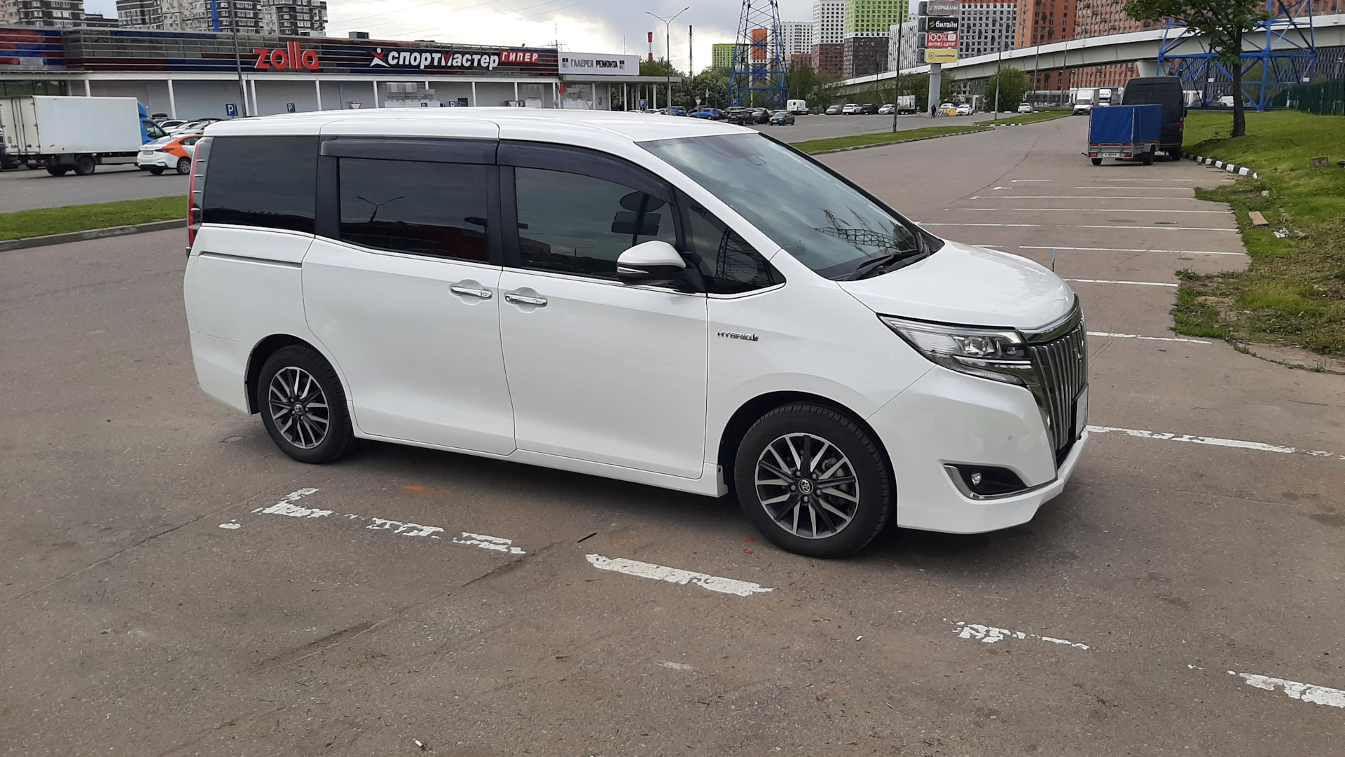 Toyota Esquire 1.8 гибридный 2019 | Семьянин на DRIVE2