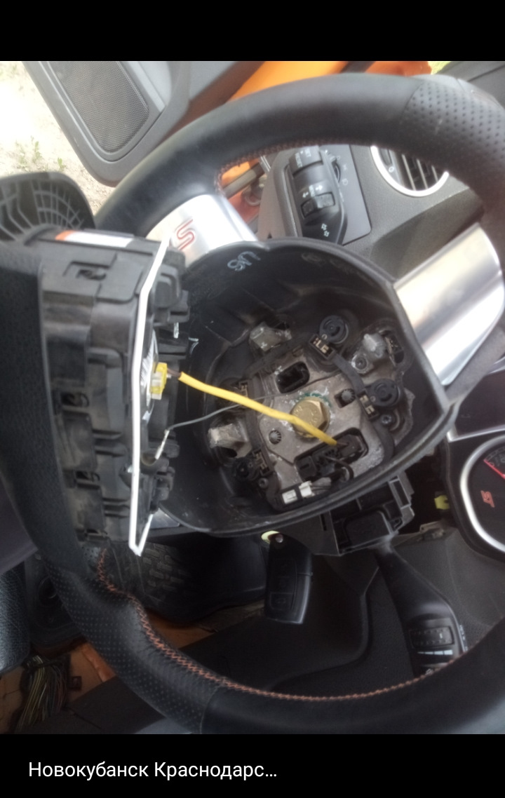 √98 Замена накладки подушки безопасности на руле. — Ford Focus ST II, 2 ...