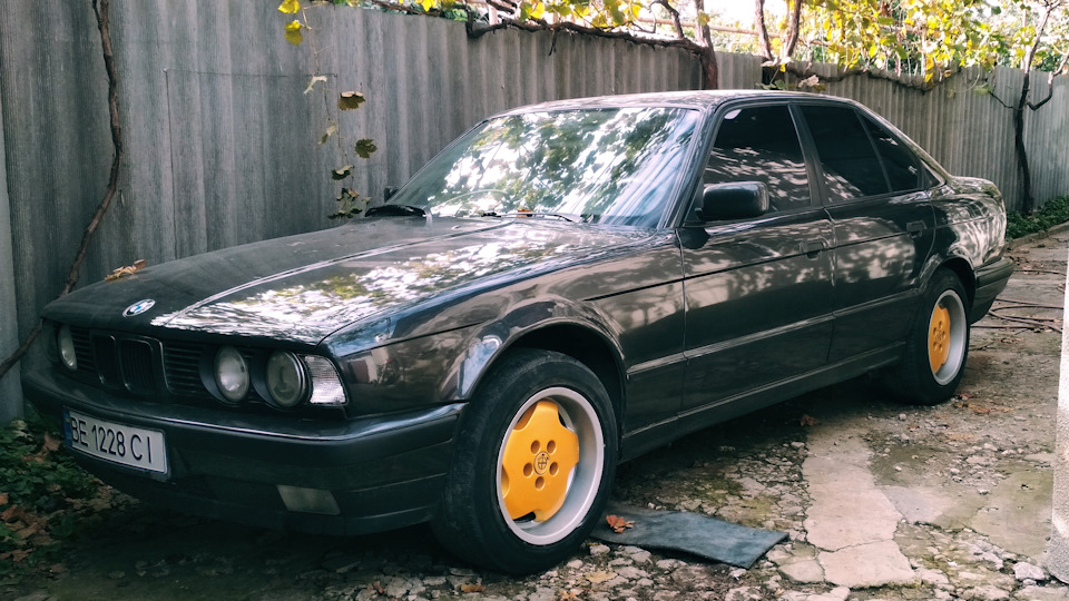 Где в Николаеве можно заменить лобовое стекло? — BMW 5 series (E34), 2 ...