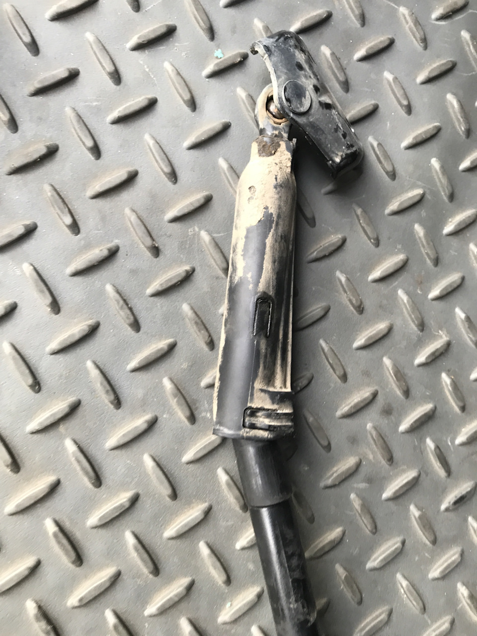 yQAAAgN5v2A 960 амортизатор задней двери паджеро 4 чем заменить